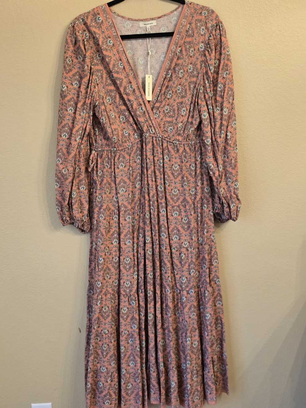 Max Studio Boho Floral Pink Maxi Dress  V-Neck Size Large NWT